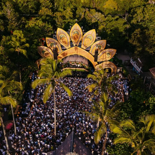 Adam Port estreia no Sundance em Arraial d’Ajuda